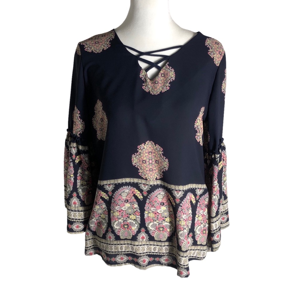 Yoyo 5 floral bell sleeve lightweight to. Sz Medium